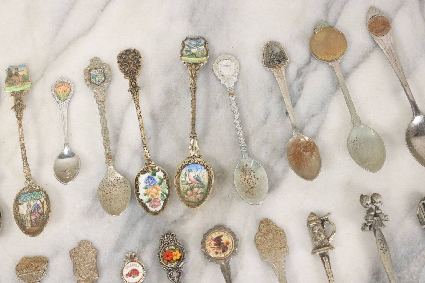 Lot 123 - Grouping Of 37 Souvenir Spoons Mostly From Travel, Landmarks, Etc., Including Sea World, Hawaii, And Many Other States