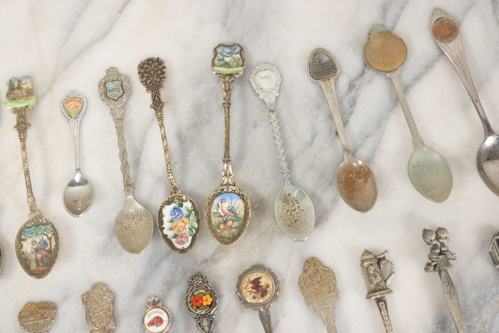 Lot 123 - Grouping Of 37 Souvenir Spoons Mostly From Travel, Landmarks, Etc., Including Sea World, Hawaii, And Many Other States