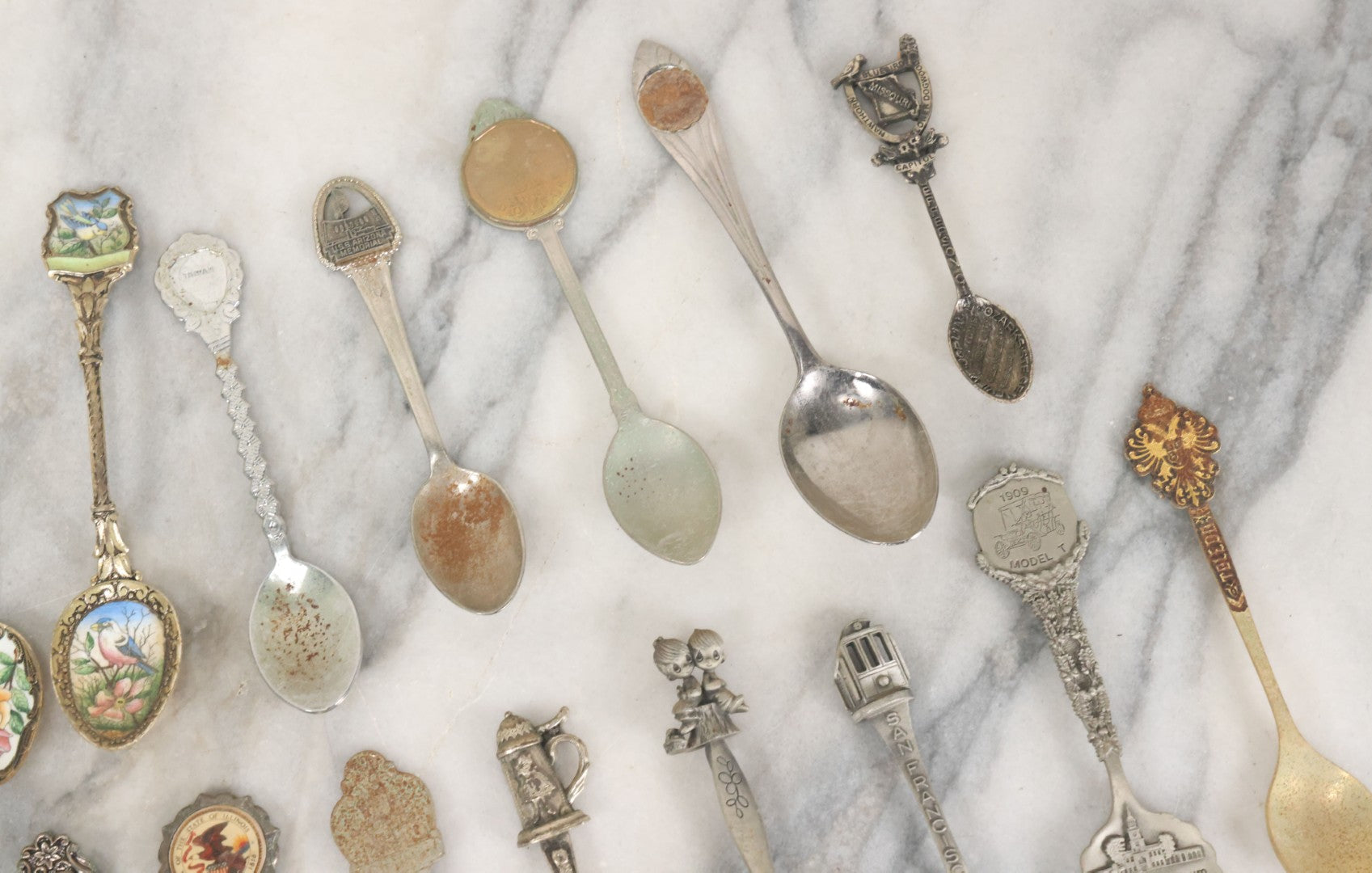Lot 123 - Grouping Of 37 Souvenir Spoons Mostly From Travel, Landmarks, Etc., Including Sea World, Hawaii, And Many Other States
