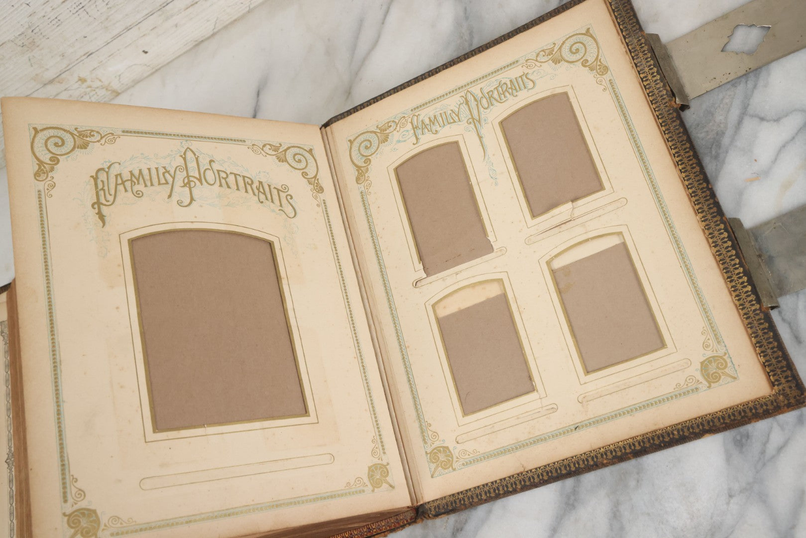 Lot 005 - Antique Pronouncing Parallel Holy Bible, Old And New Testaments, With Ornate Cover And Binding, Gately & O'Gorman, Publishers, Boston, Copyright 1890, By A.J. Holman & Co., Profusely Illustrated, Note Loose Pages