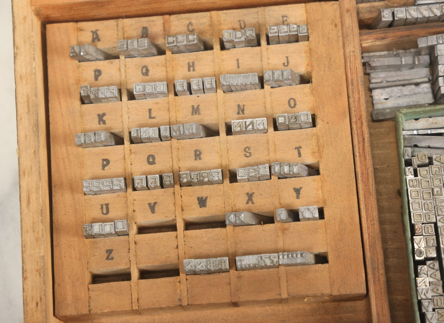 Lot 014 - Antique Printing Type Set With Hundreds Of Matching Letterpress Covering All Letters And Numbers In Custom Drawer Box With Internal Divider, From D.F. Carter, Co., Malden, Massachusetts, Base 9-1/2" x 6-3/4", Height 2-1/2" 