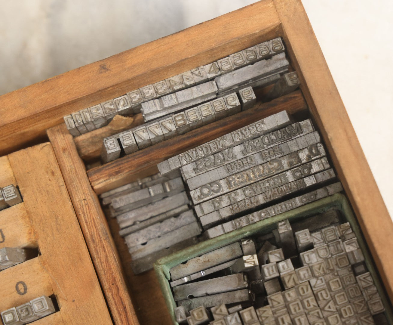 Lot 014 - Antique Printing Type Set With Hundreds Of Matching Letterpress Covering All Letters And Numbers In Custom Drawer Box With Internal Divider, From D.F. Carter, Co., Malden, Massachusetts, Base 9-1/2" x 6-3/4", Height 2-1/2" 