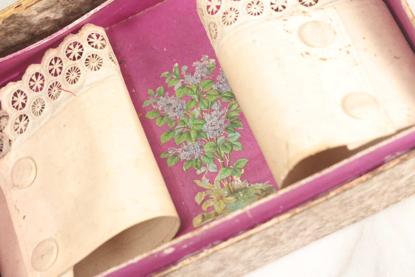 Lot 015 - Antique Ladies Cuff Set Pair In Original Box, Missing Lid, With Paper Label, As Found, Note Wear To Box