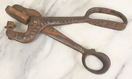 Lot 019 - Antique Cast Iron Dr. Miller Pig Snouter, Patented September 20, 1898