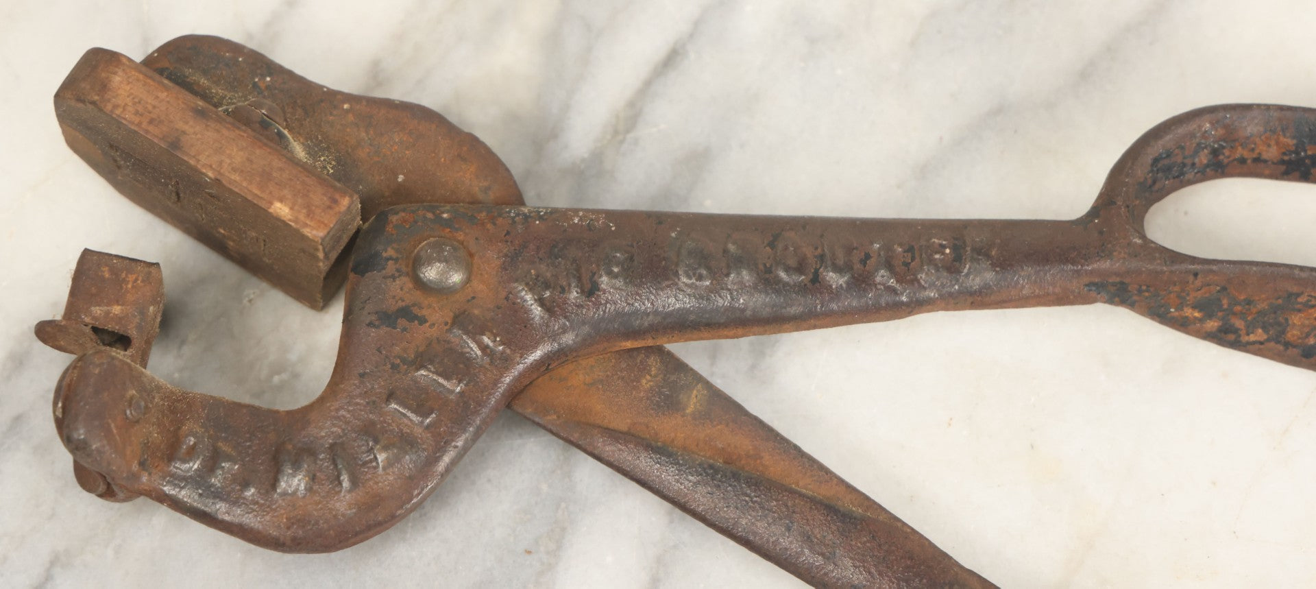 Lot 019 - Antique Cast Iron Dr. Miller Pig Snouter, Patented September 20, 1898