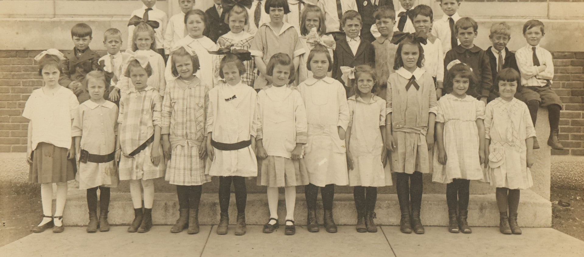 Lot 062 - Grouping Of Three Antique Boarded Photographs Of School Classes Including Miss Coleman's Kindergarten Class Taken May, 1914 On A Field Trip To The Antietam Battlefield Civil War Memorial, And Photos From 1915 And 1916