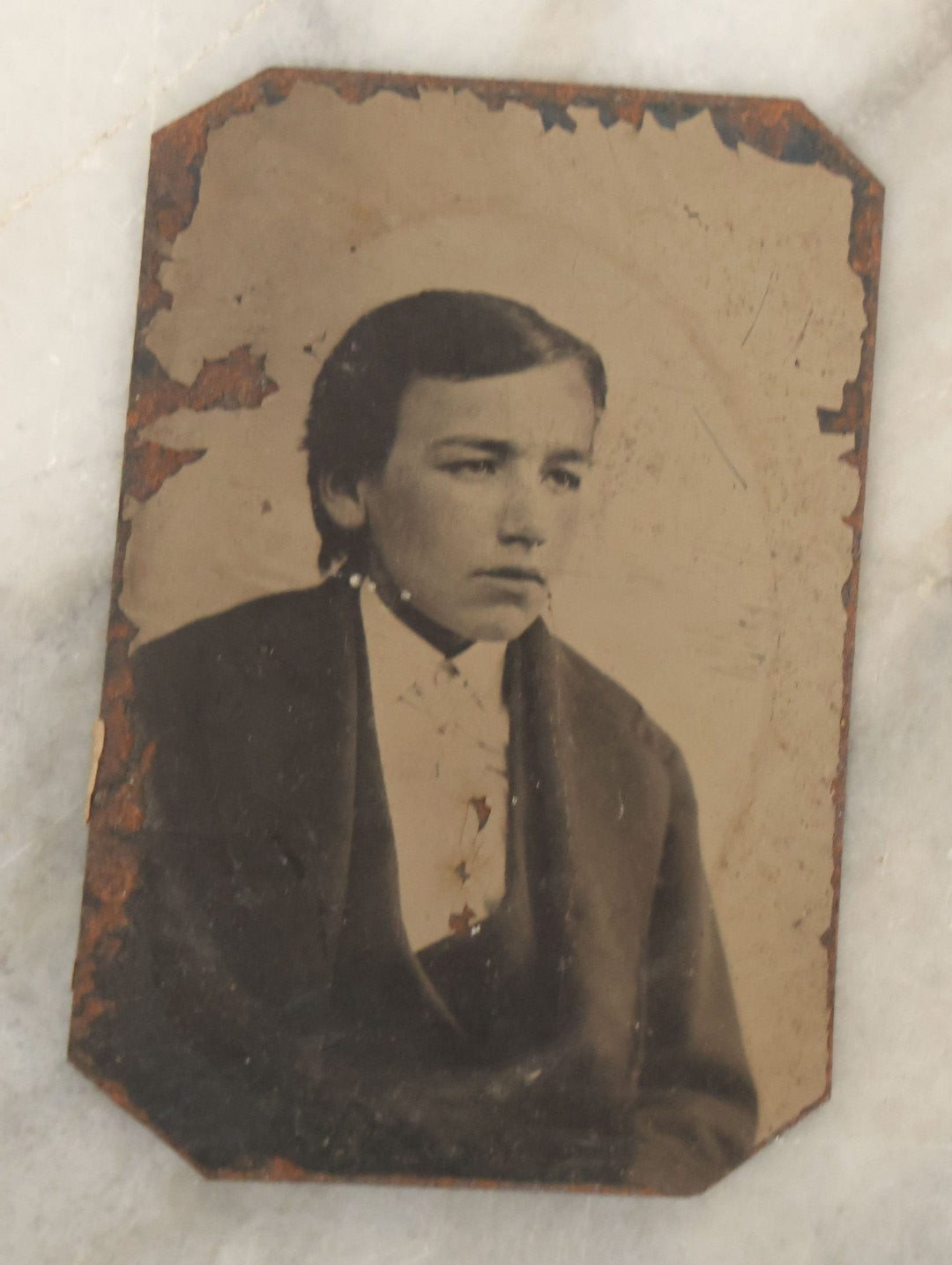 Lot 072 - Antique Photography Grouping With Five Tintypes And One Carte De Visite C.D.V. Photograph With A Civil War Era Tax Stamp