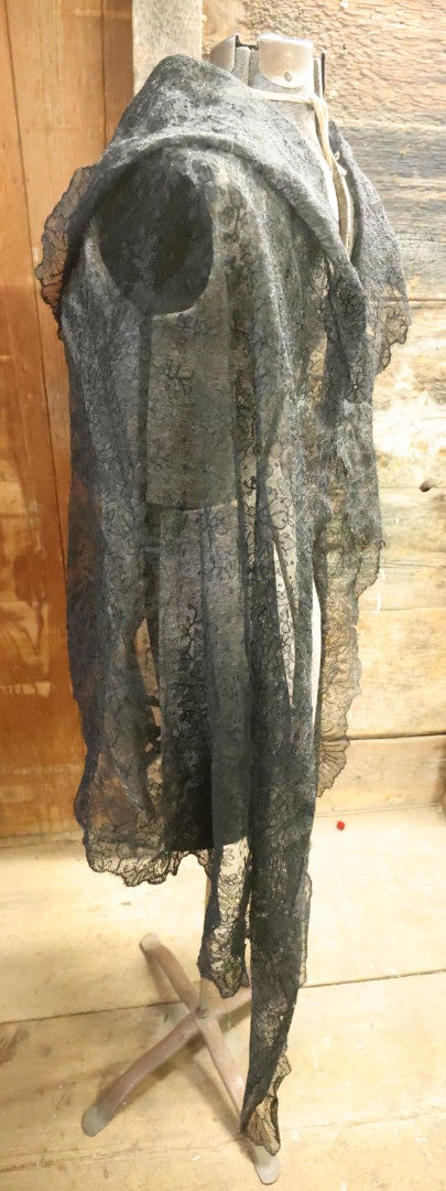 Lot 002 - Antique Early 20th Century Black Lace Mourning Shawl With Floral Pattern Design
