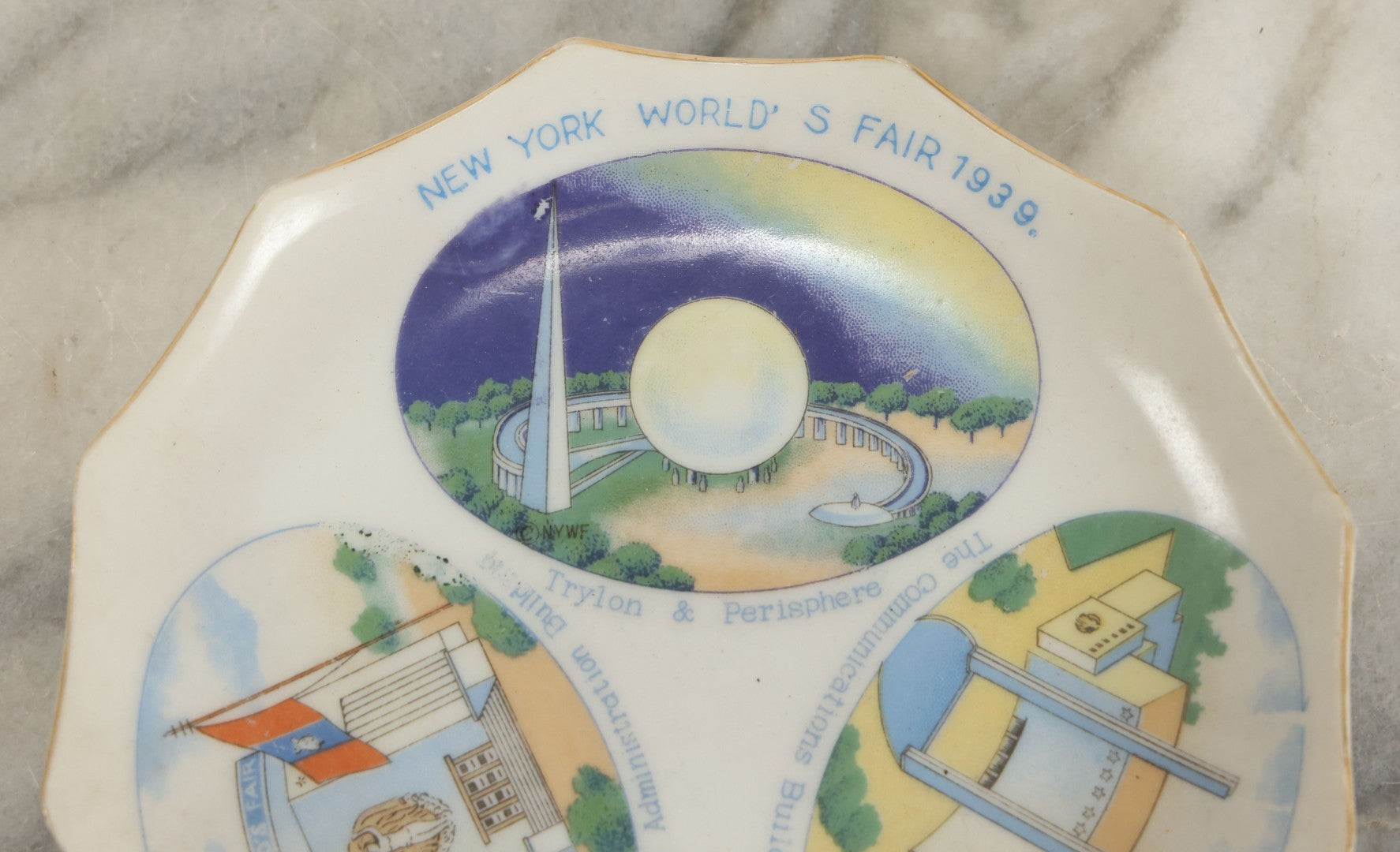 Lot 130 - Vintage New York World's Fair 1939 Souvenir Plate Featuring The Trylon & Perisphere, Other Buildings, Landmarks, Made In Japan