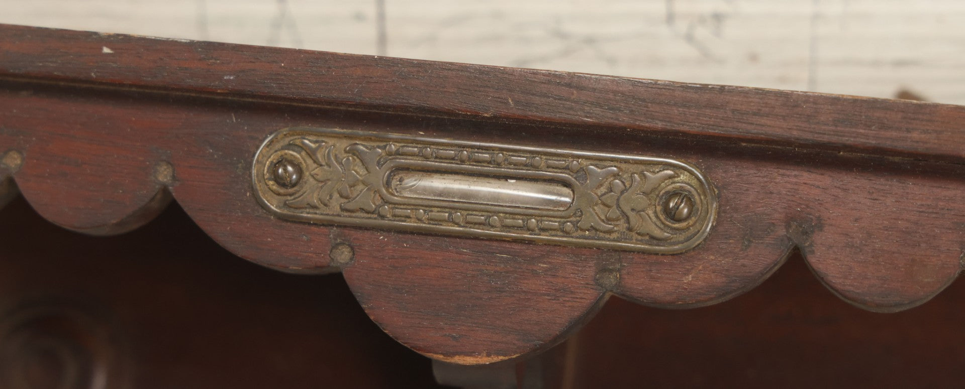Lot 139 - Antique Seth Thomas Clock Company Wooden Clock Shelf With Built-In Level, With Partial Paper Label