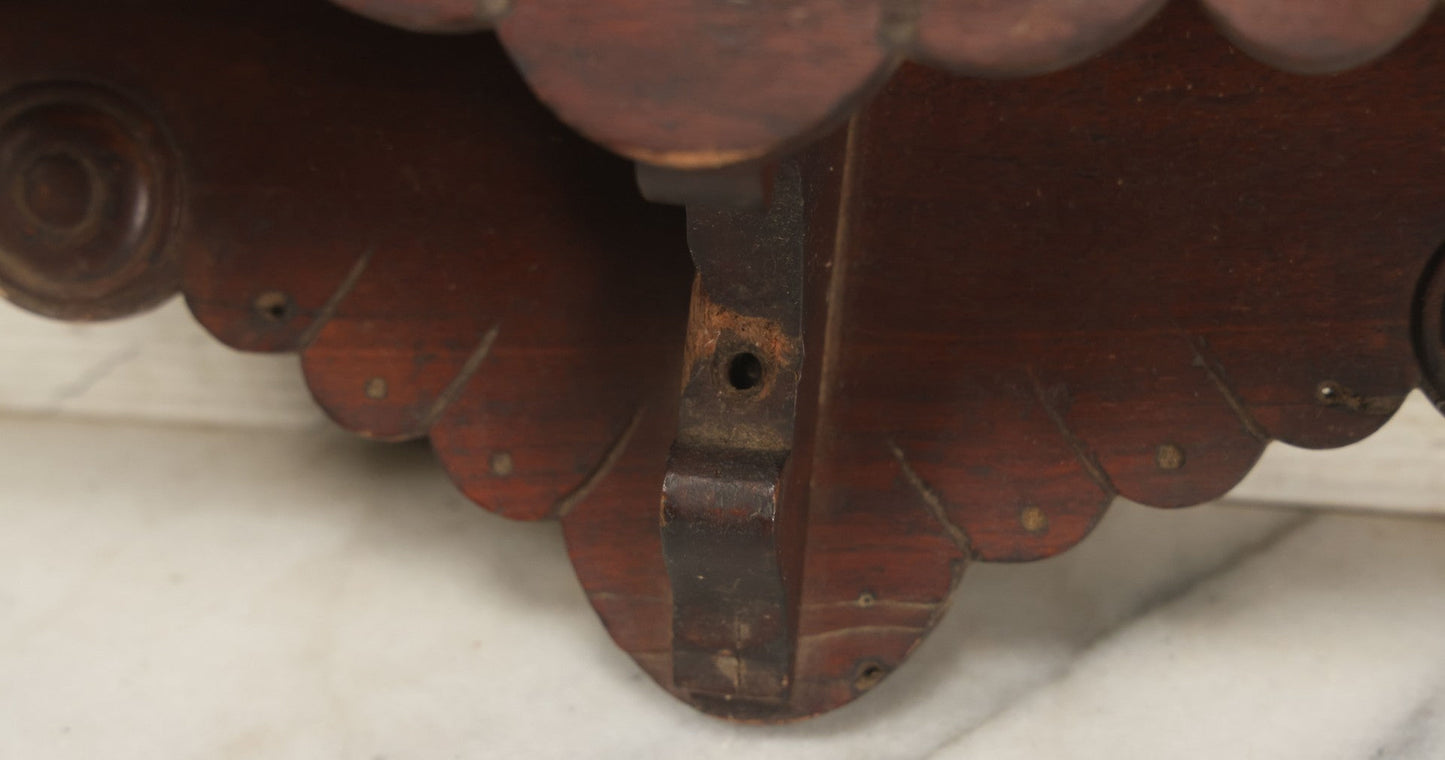 Lot 139 - Antique Seth Thomas Clock Company Wooden Clock Shelf With Built-In Level, With Partial Paper Label