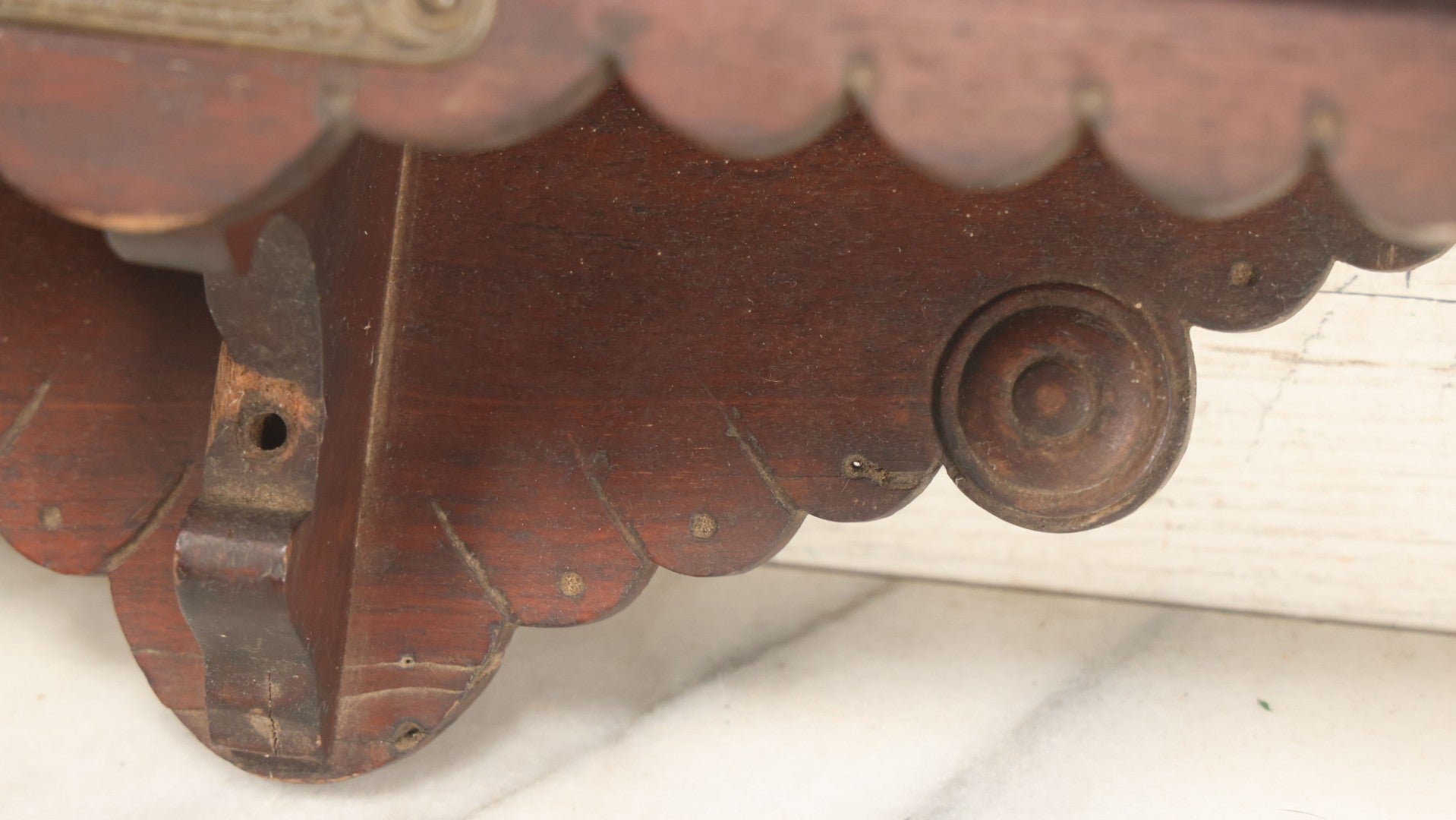 Lot 139 - Antique Seth Thomas Clock Company Wooden Clock Shelf With Built-In Level, With Partial Paper Label