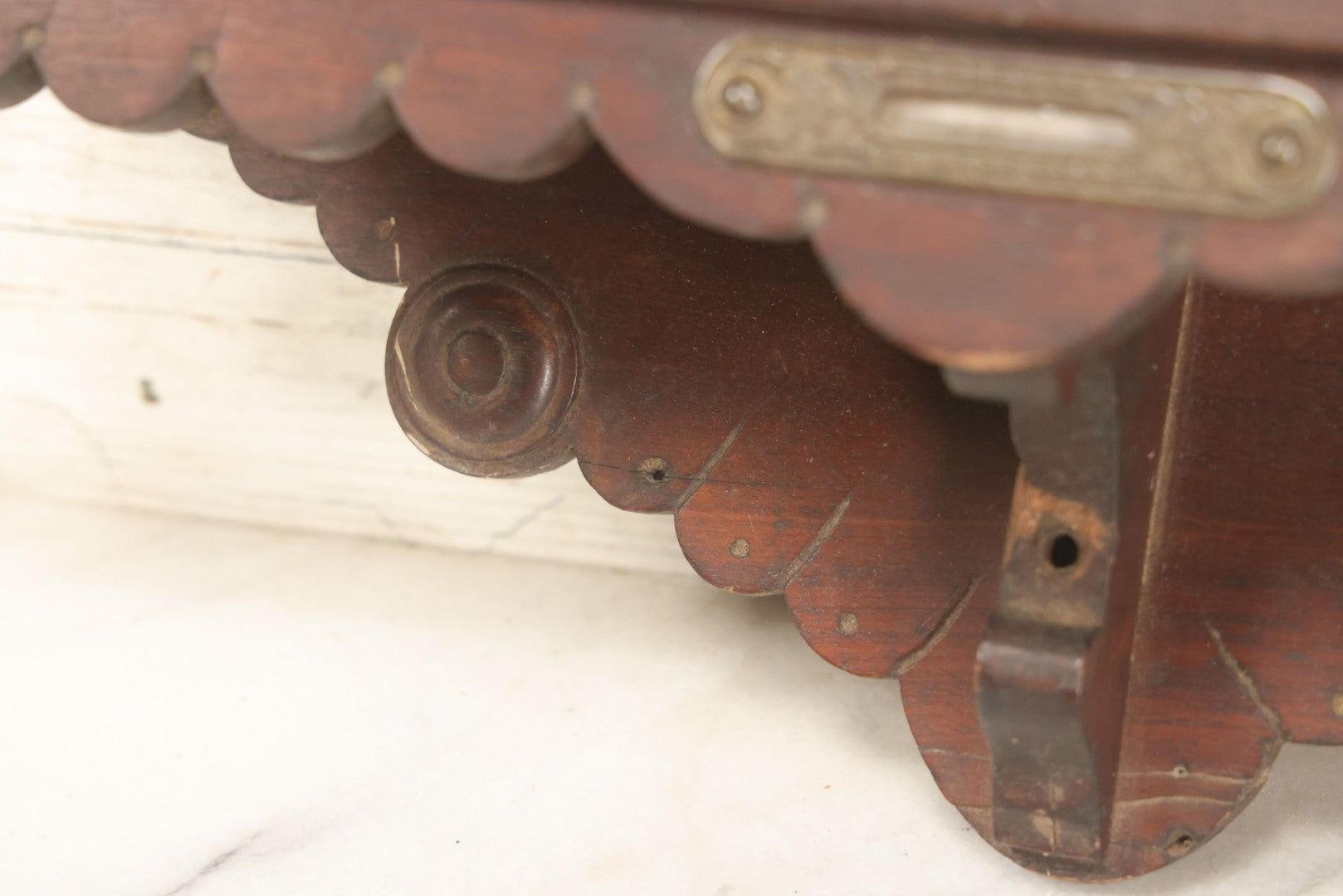 Lot 139 - Antique Seth Thomas Clock Company Wooden Clock Shelf With Built-In Level, With Partial Paper Label