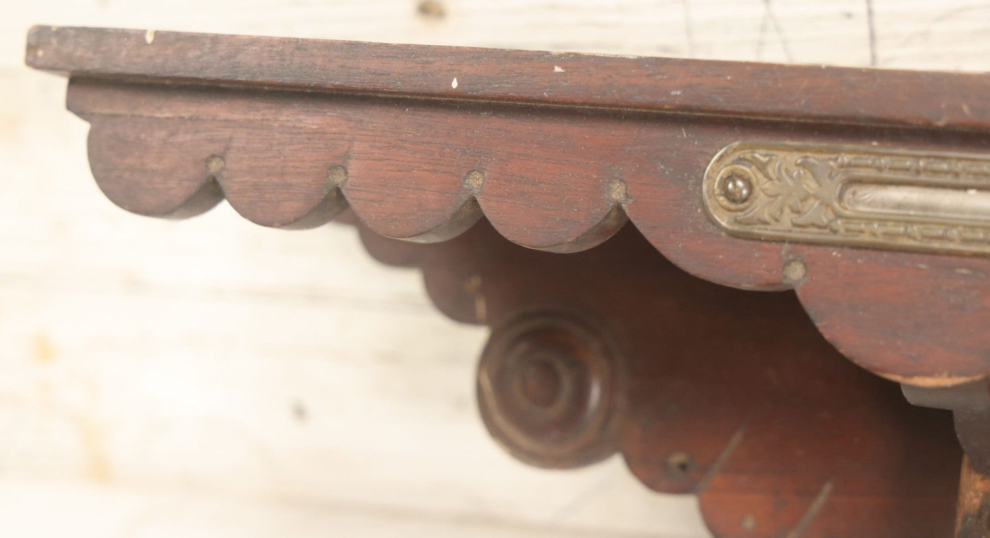 Lot 139 - Antique Seth Thomas Clock Company Wooden Clock Shelf With Built-In Level, With Partial Paper Label