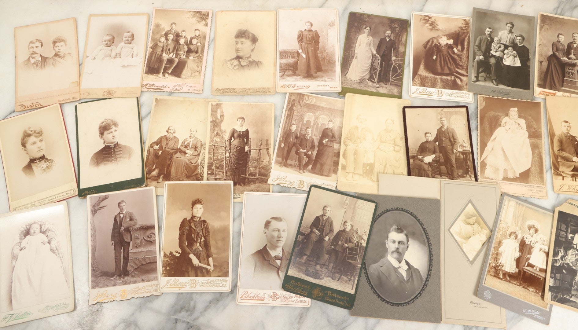 Lot 158 - Grouping Of 28 Antique Cabinet Card Photographs Of Men, Women, And Children