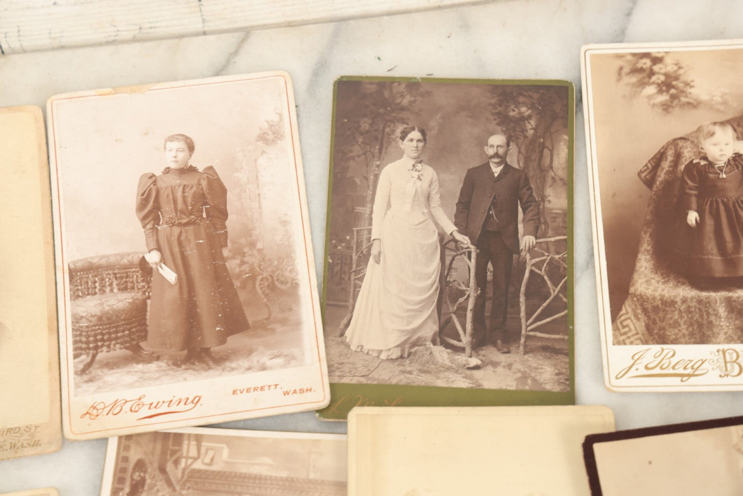 Lot 158 - Grouping Of 28 Antique Cabinet Card Photographs Of Men, Women, And Children