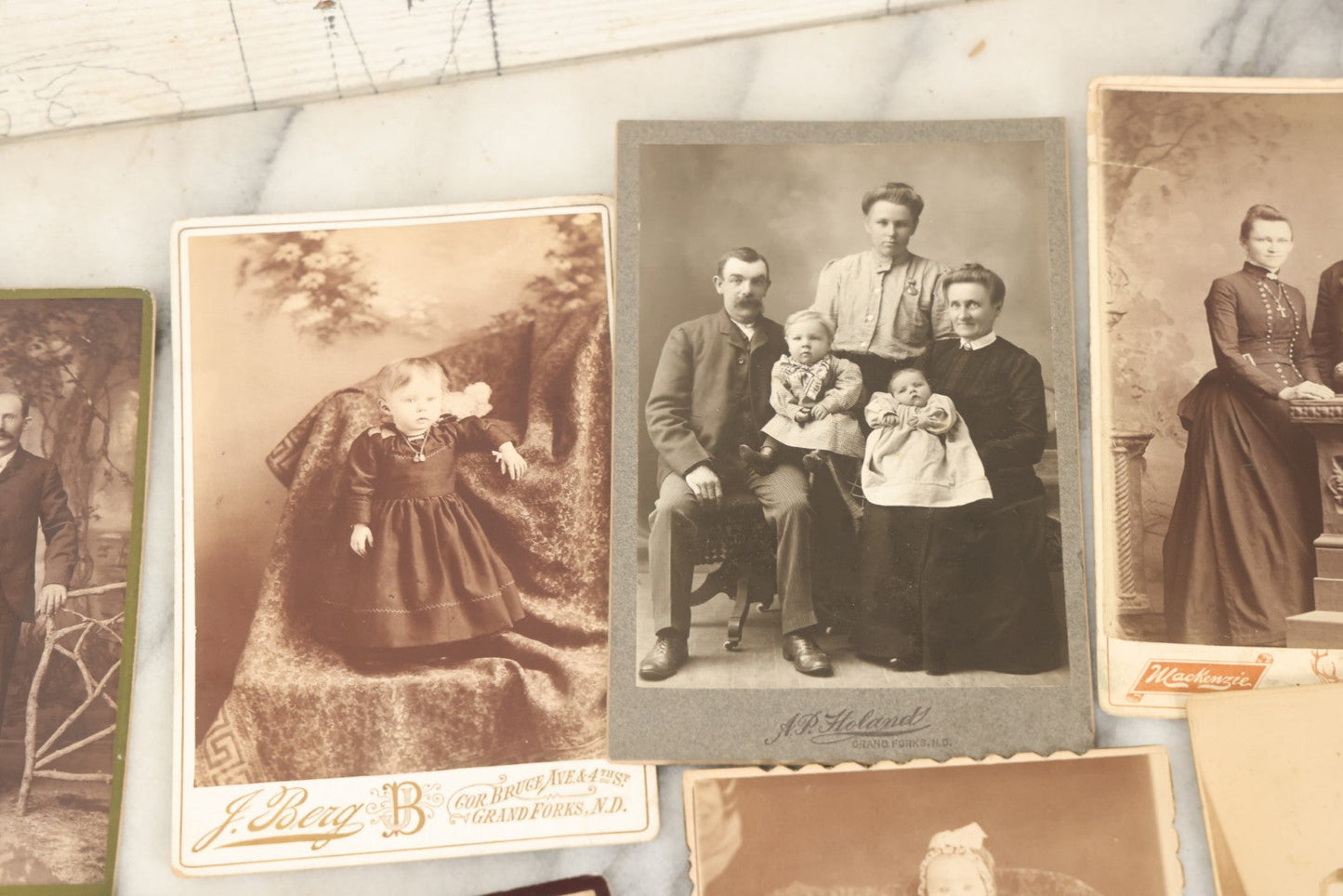Lot 158 - Grouping Of 28 Antique Cabinet Card Photographs Of Men, Women, And Children