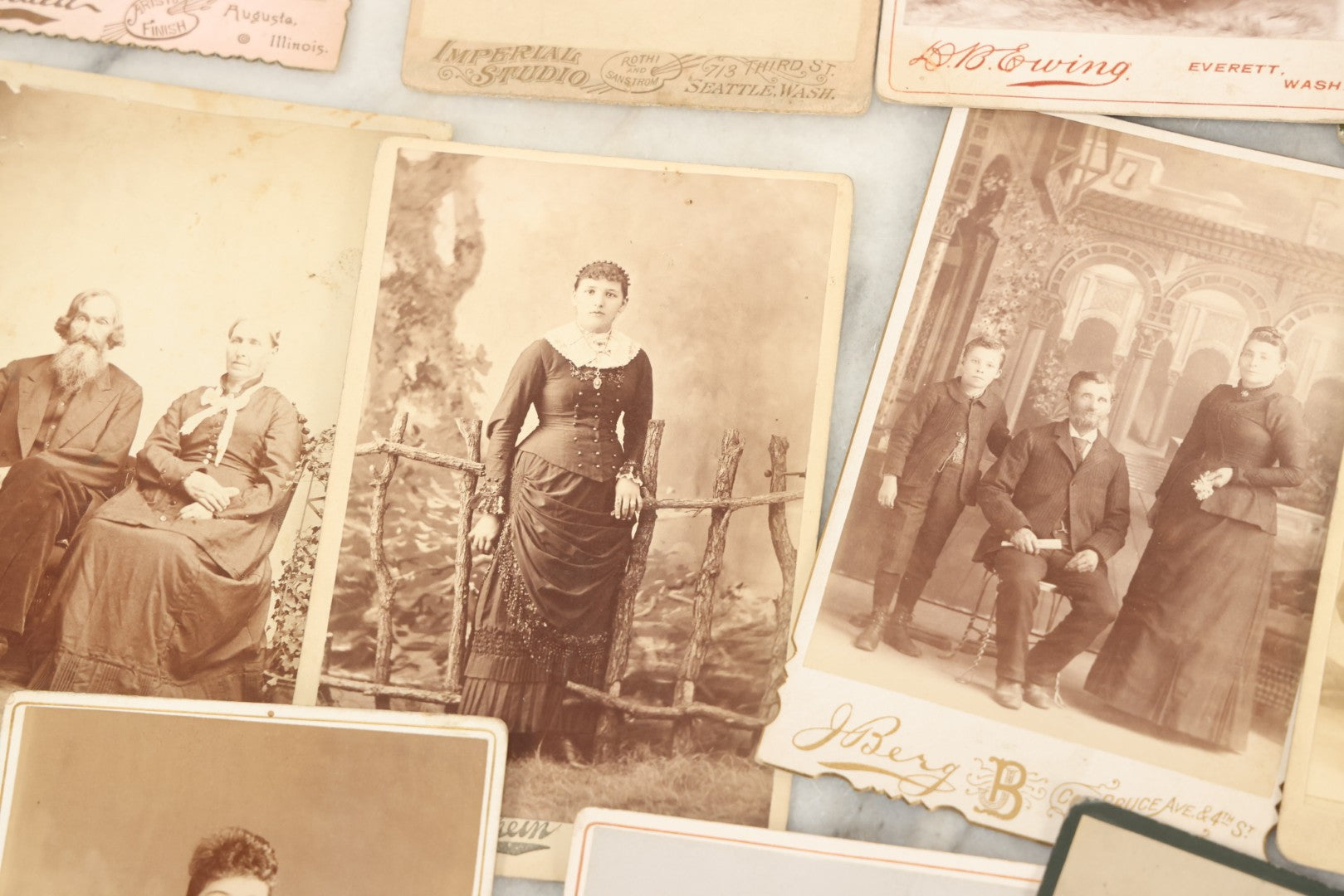 Lot 158 - Grouping Of 28 Antique Cabinet Card Photographs Of Men, Women, And Children