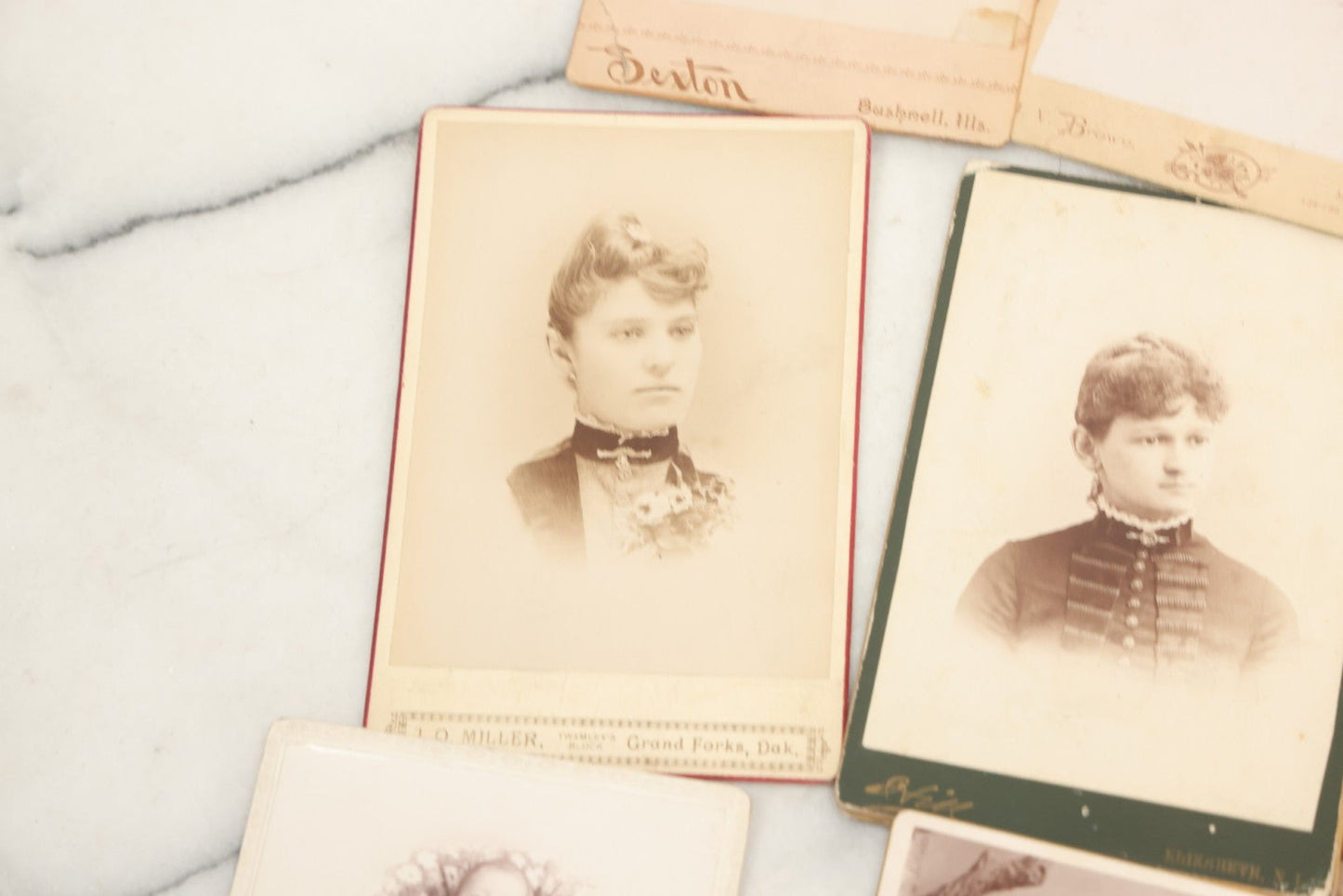 Lot 158 - Grouping Of 28 Antique Cabinet Card Photographs Of Men, Women, And Children
