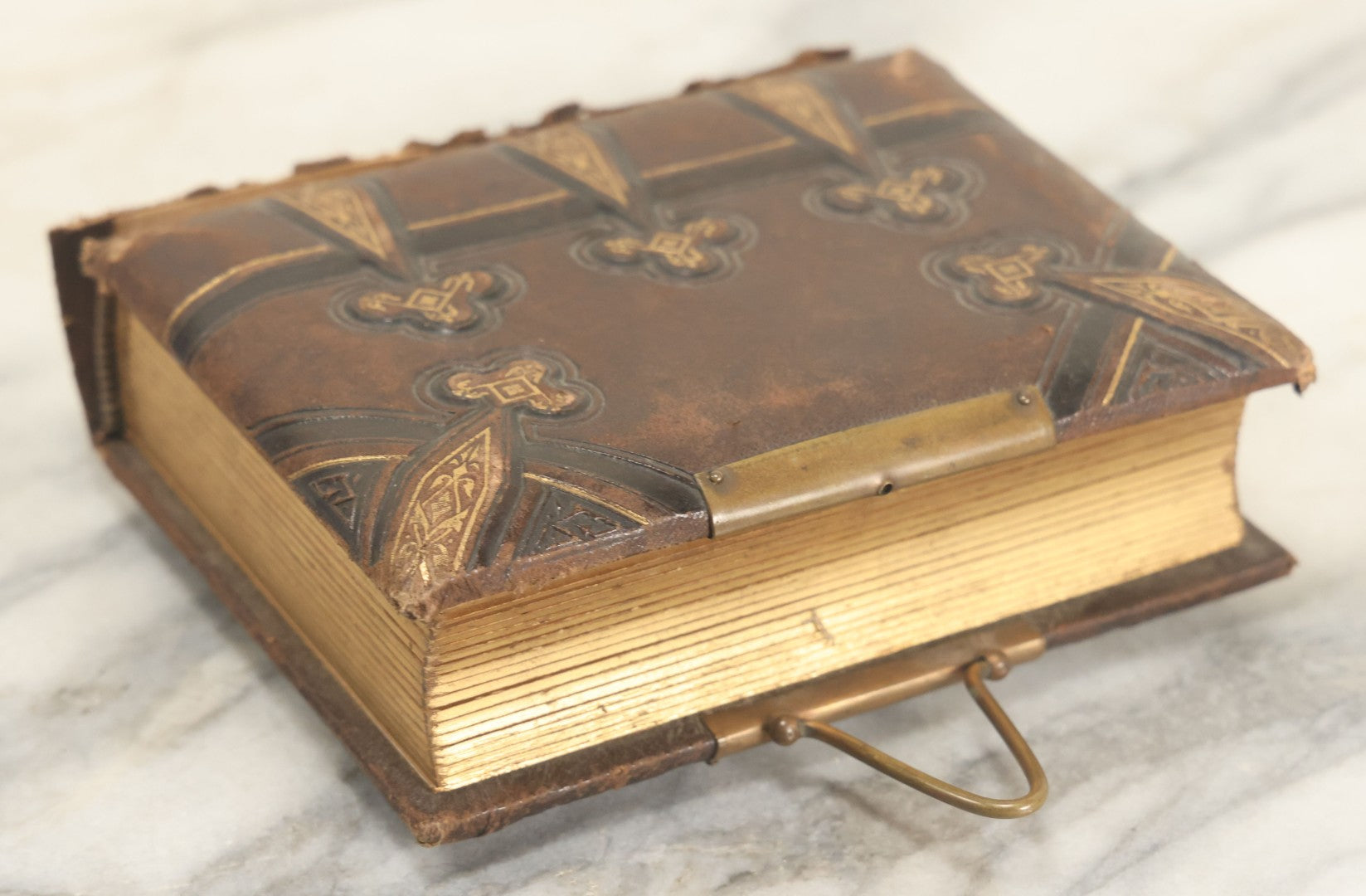 Lot 159 - Antique Victorian Photo Album With 25 Carte De Visite C.D.V. Photographs Including Young Girl On First Communion, Man In Top Hat, Note Spine Covering Loose
