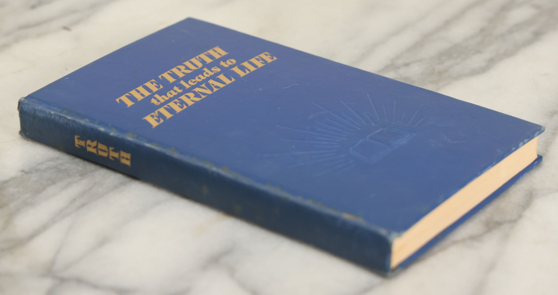 Lot 170 - "The Truth That Leads To Eternal Life" Vintage Book By Watch Tower Bible & Tract Society Of Pennsylvania, 1968