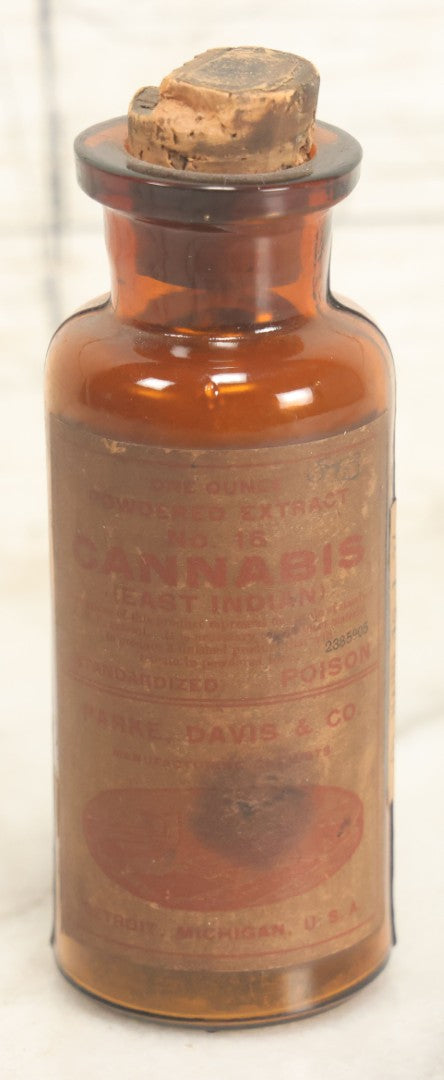Lot 020 - Antique Cannabis East Indian Powdered Extract No. 16 Pharmacy Bottle, Parke, Davis, & Co. Manufacturing Chemists, Detroit, Michigan, Manufactured 1919