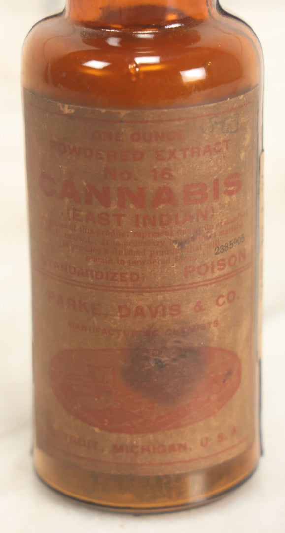 Lot 020 - Antique Cannabis East Indian Powdered Extract No. 16 Pharmacy Bottle, Parke, Davis, & Co. Manufacturing Chemists, Detroit, Michigan, Manufactured 1919
