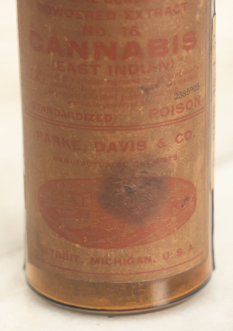 Lot 020 - Antique Cannabis East Indian Powdered Extract No. 16 Pharmacy Bottle, Parke, Davis, & Co. Manufacturing Chemists, Detroit, Michigan, Manufactured 1919