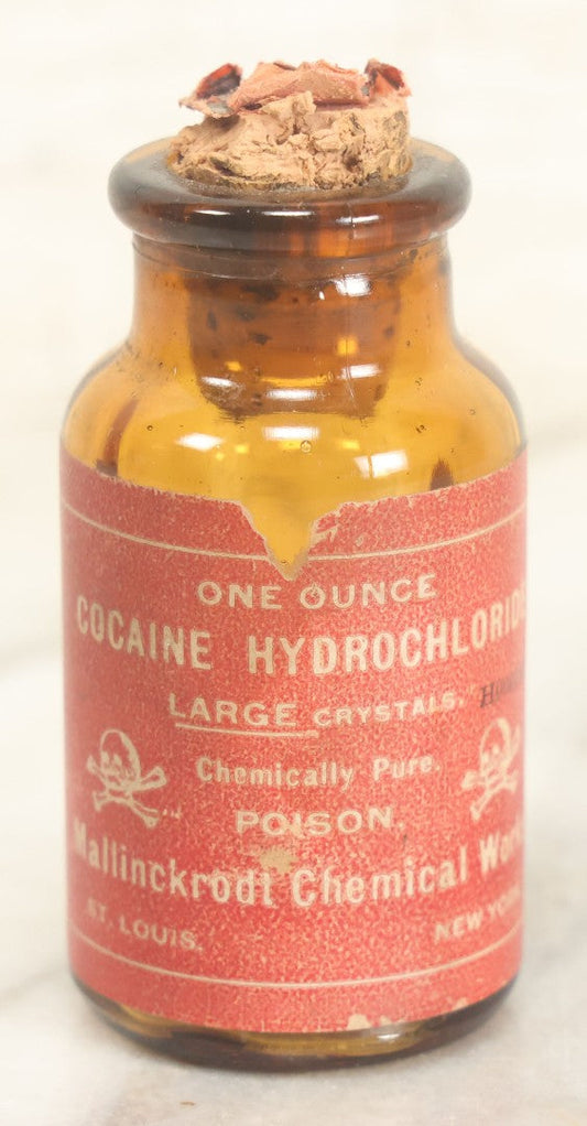 Lot 021 - Antique Cocaine Hydrochloride Large Crystal Chemically Pure One Ounce Pharmacy Bottle, By Mallinckrodt Chemical Works, St. Louis & New York