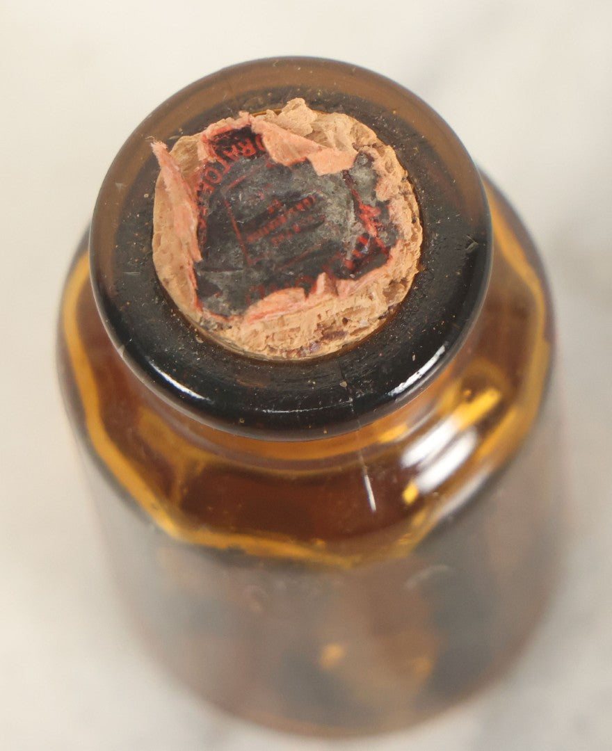 Lot 021 - Antique Cocaine Hydrochloride Large Crystal Chemically Pure One Ounce Pharmacy Bottle, By Mallinckrodt Chemical Works, St. Louis & New York