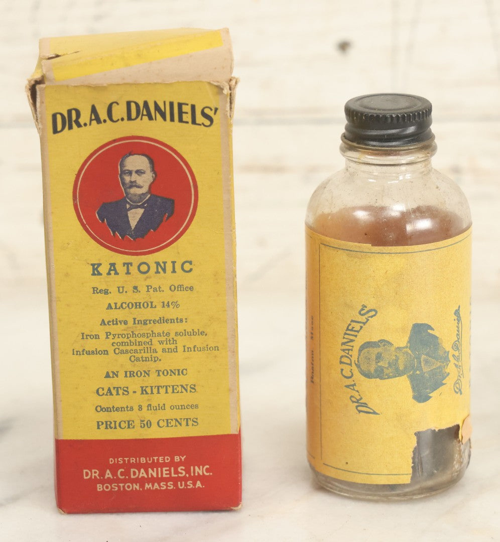 Lot 036 - Antique Dr. A.C. Daniels 14% Alcohol Iron Tonic For Cats And Kittens Bottle In Original Box, Distributed By Dr. A.C. Daniels, Inc., Boston, Massachusetts