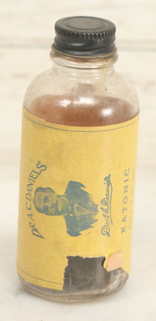 Lot 036 - Antique Dr. A.C. Daniels 14% Alcohol Iron Tonic For Cats And Kittens Bottle In Original Box, Distributed By Dr. A.C. Daniels, Inc., Boston, Massachusetts