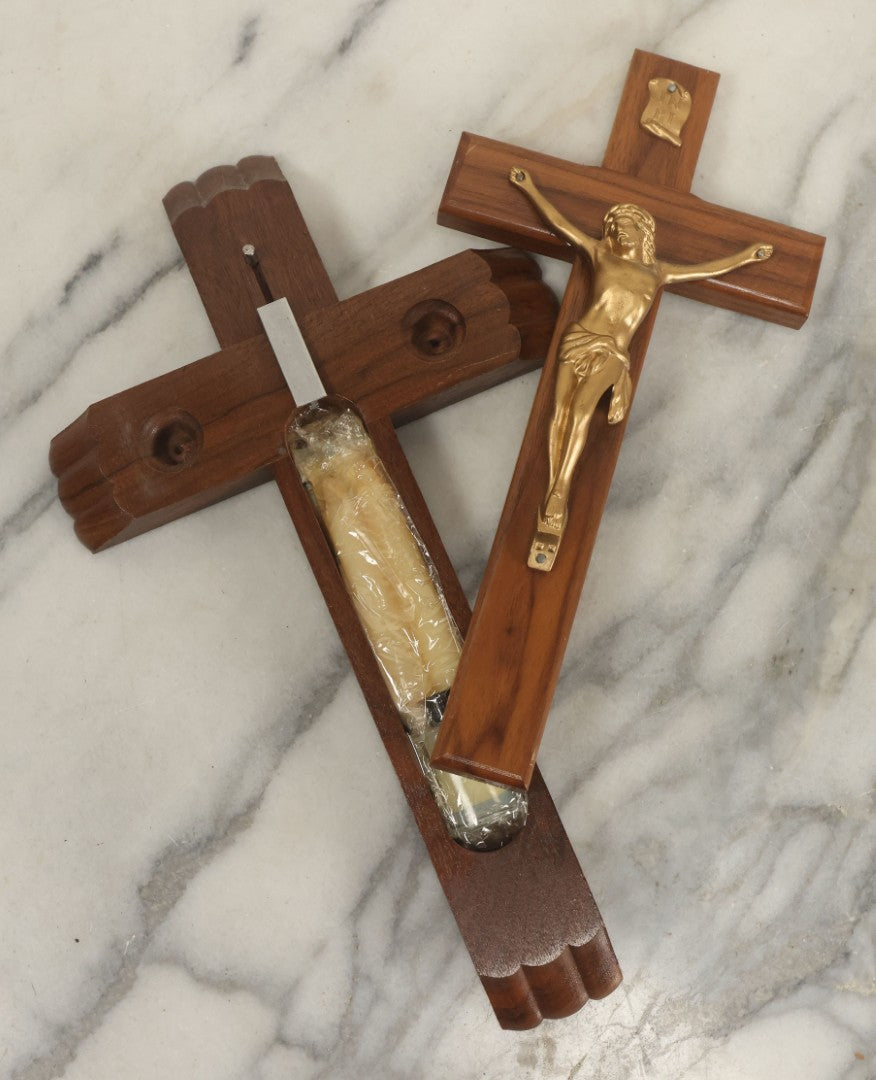 Lot 062 - Grouping Of Five Assorted Wood And Plastic Crucifixes Including Two Last Rites Crucifixes With Contents