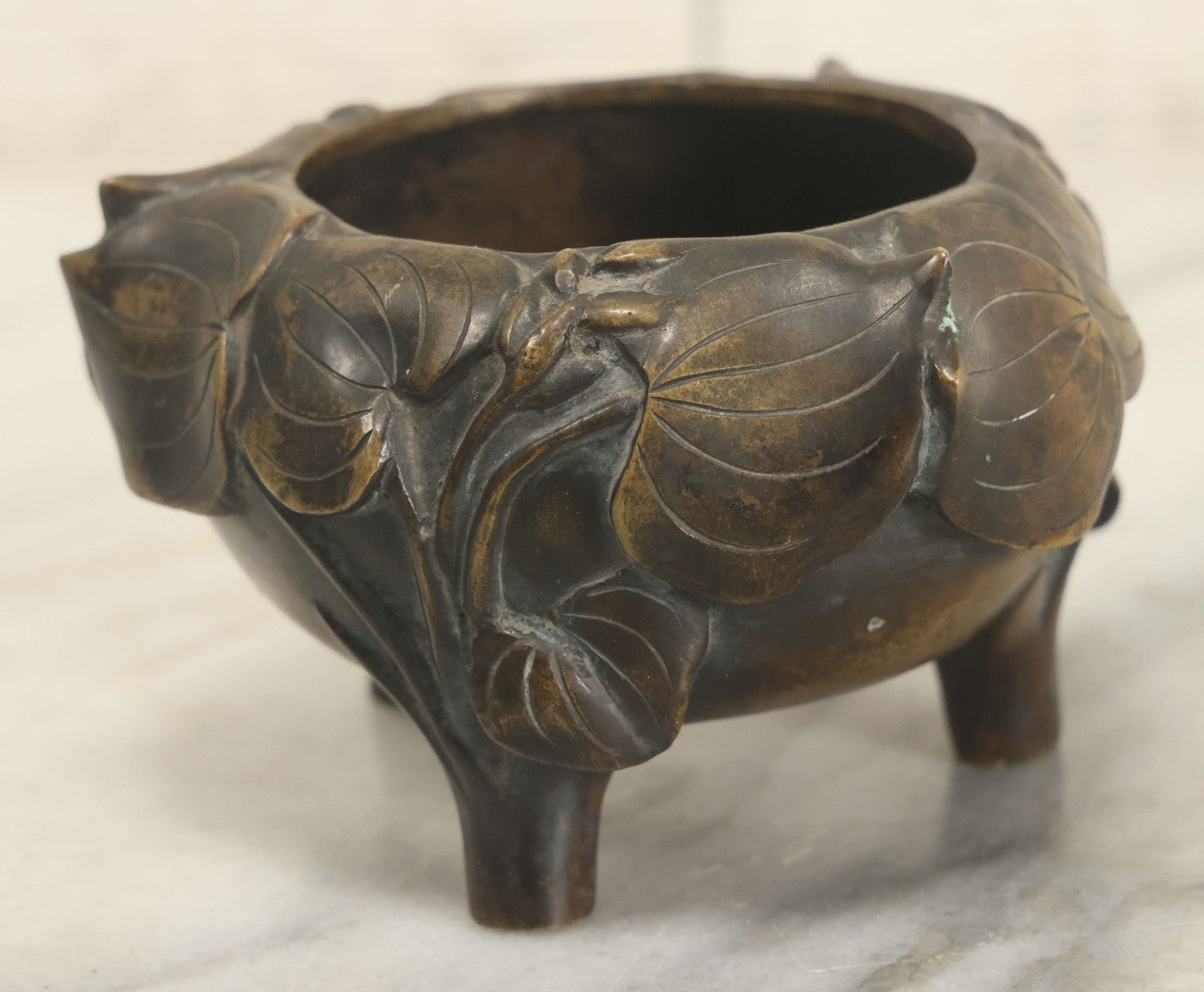Lot 096 - Antique Asian Bronze Vessel Smudge Pot Incense Bowl With Leaf Motif 