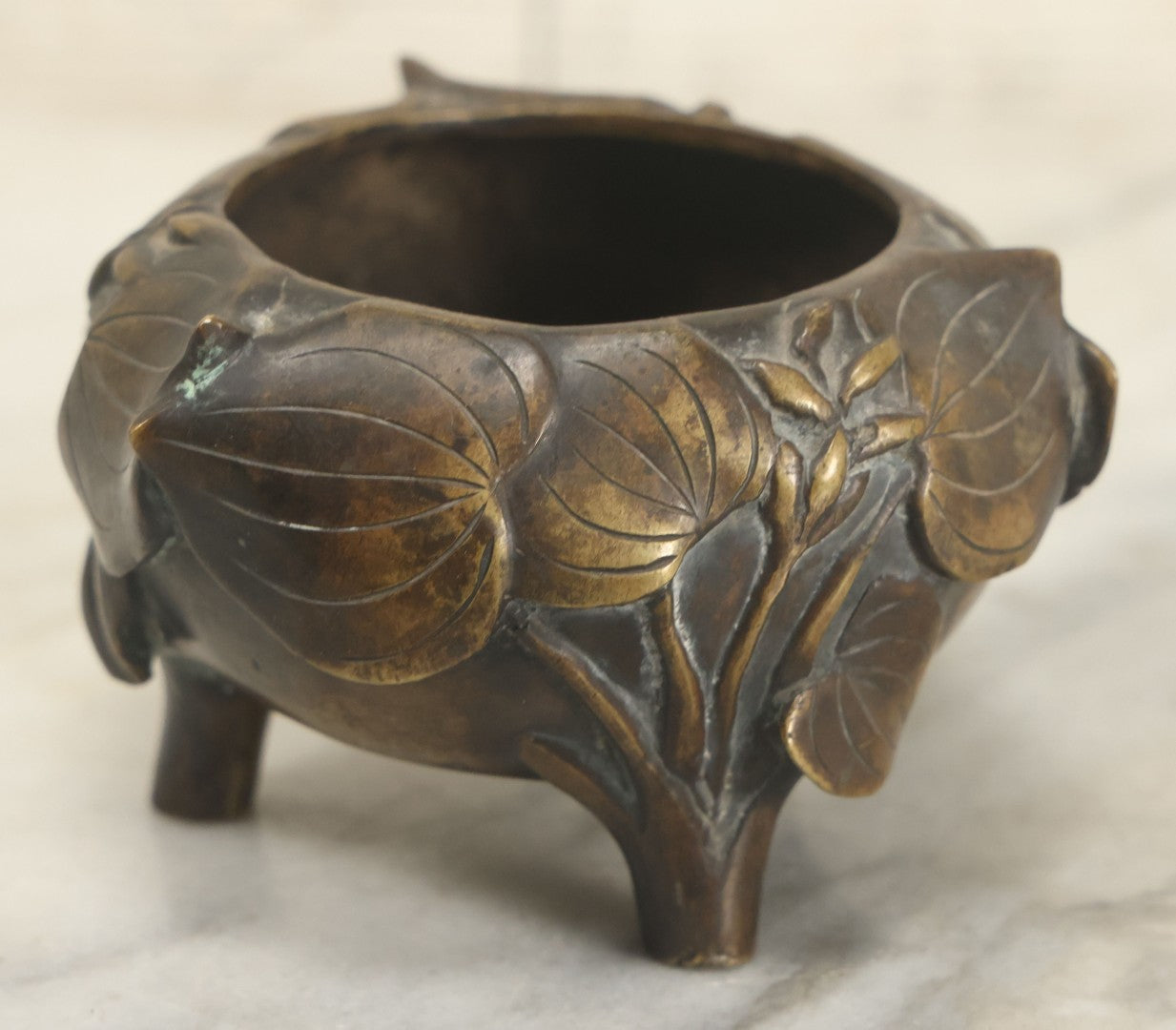 Lot 096 - Antique Asian Bronze Vessel Smudge Pot Incense Bowl With Leaf Motif 