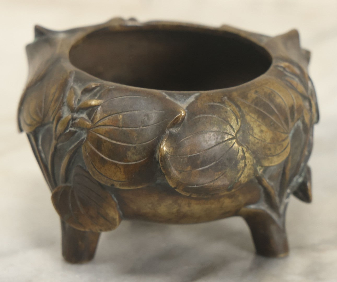 Lot 096 - Antique Asian Bronze Vessel Smudge Pot Incense Bowl With Leaf Motif 