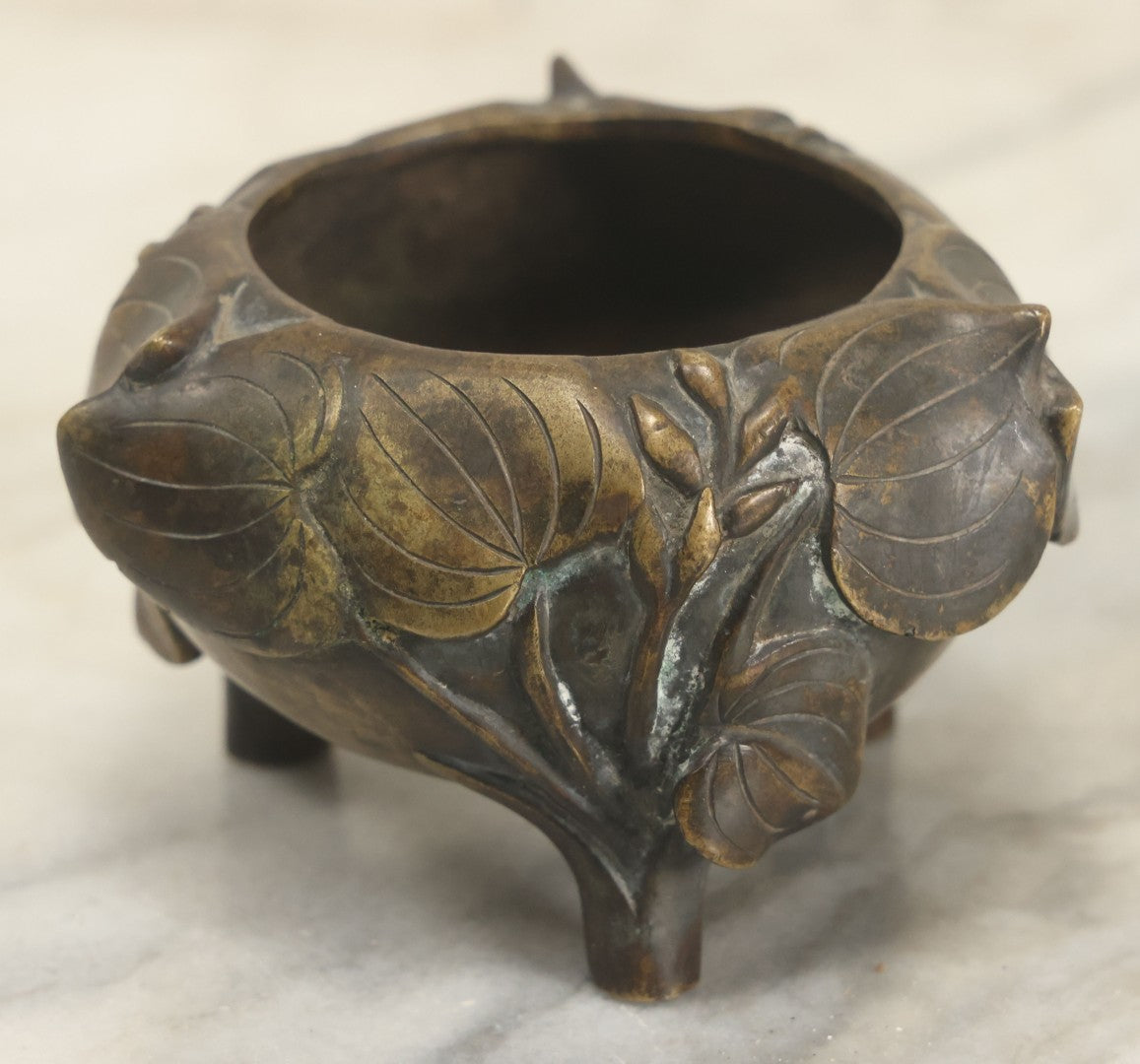 Lot 096 - Antique Asian Bronze Vessel Smudge Pot Incense Bowl With Leaf Motif 