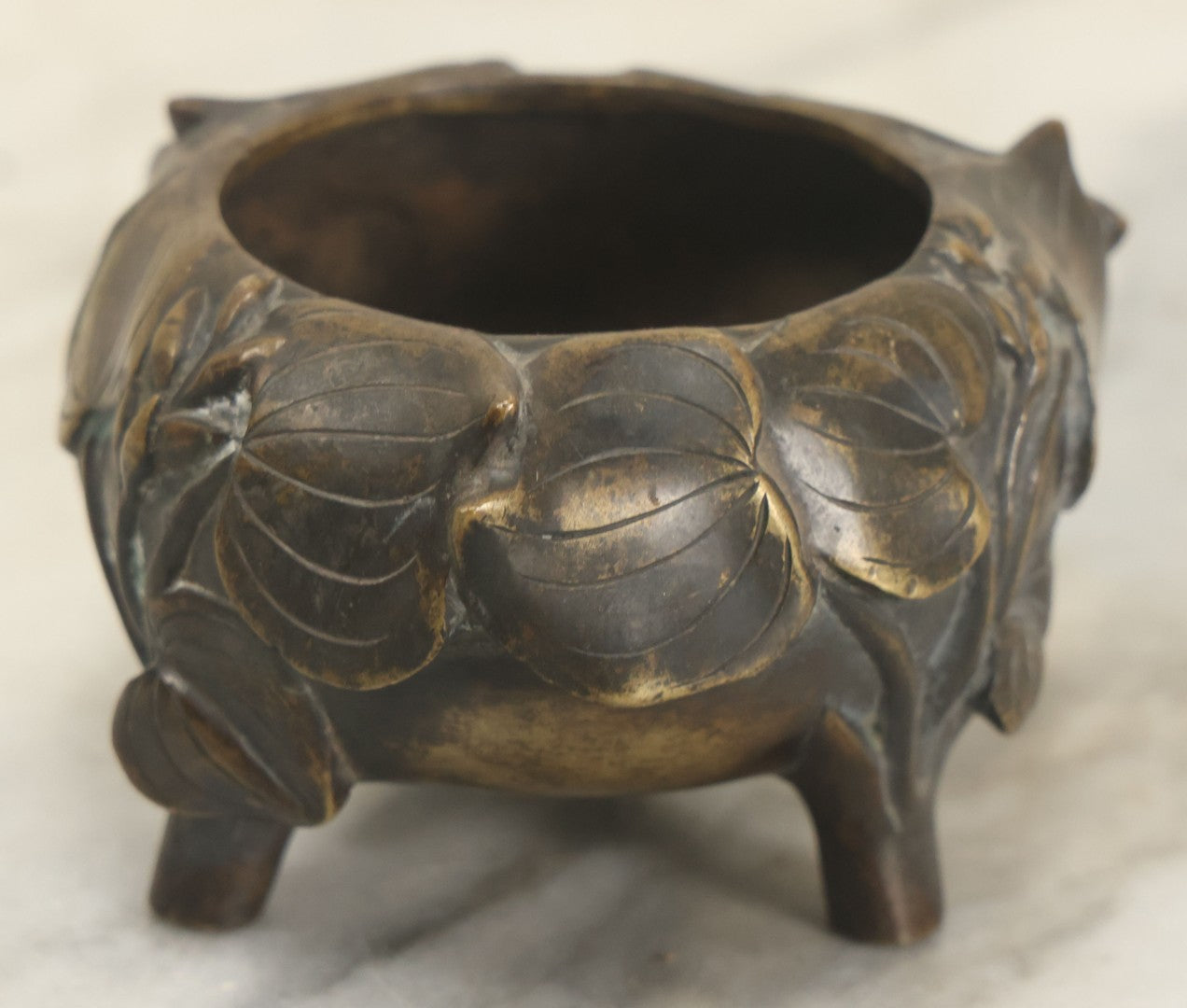 Lot 096 - Antique Asian Bronze Vessel Smudge Pot Incense Bowl With Leaf Motif 