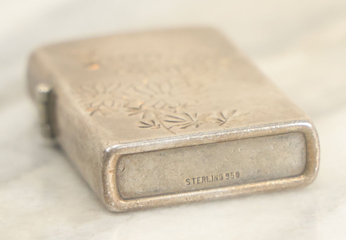 Lot 101 - Vintage Sterling Silver Cigarette Lighter With Etched Flower Motif