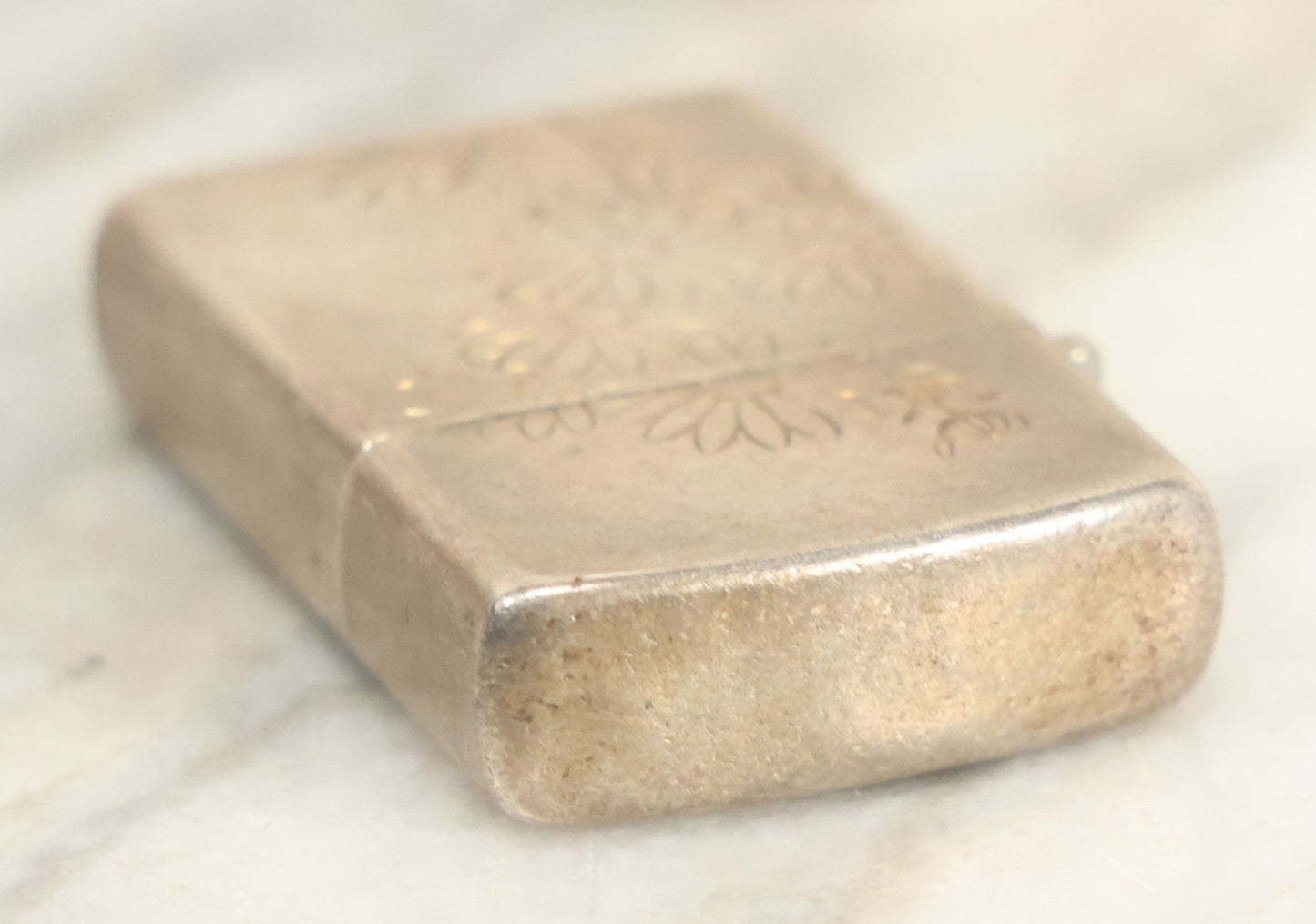 Lot 101 - Vintage Sterling Silver Cigarette Lighter With Etched Flower Motif