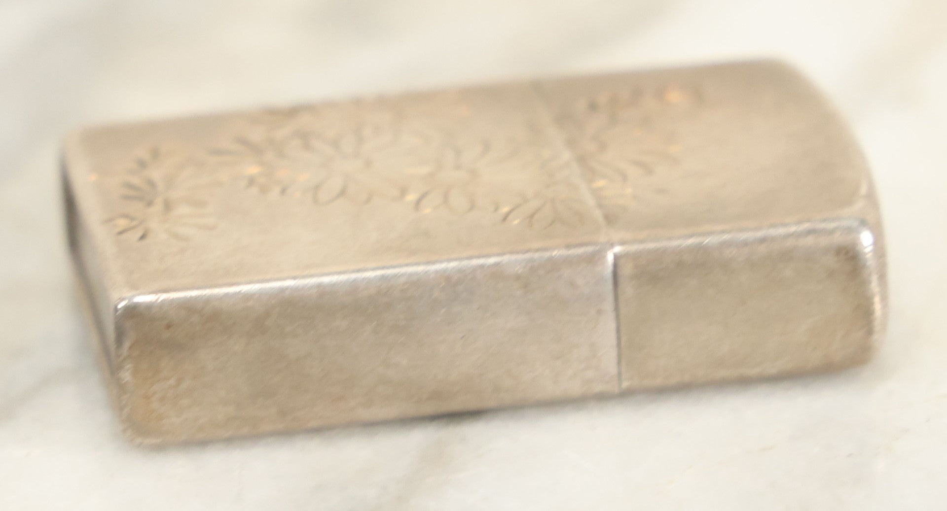 Lot 101 - Vintage Sterling Silver Cigarette Lighter With Etched Flower Motif