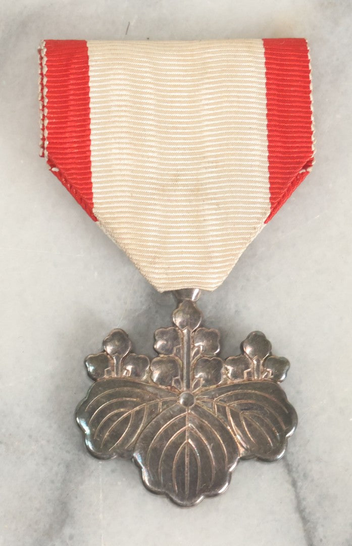 Lot 105 - Vintage Order Of The Rising Sun Japanese Medal In Lacquered Box With Paulownia Leaves, Circa WWII Era