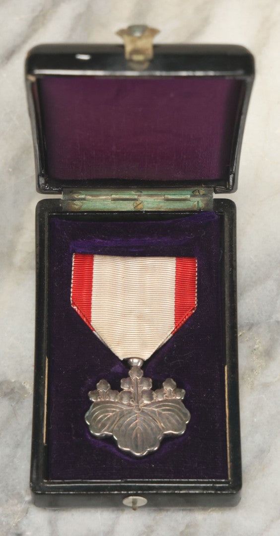 Lot 105 - Vintage Order Of The Rising Sun Japanese Medal In Lacquered Box With Paulownia Leaves, Circa WWII Era
