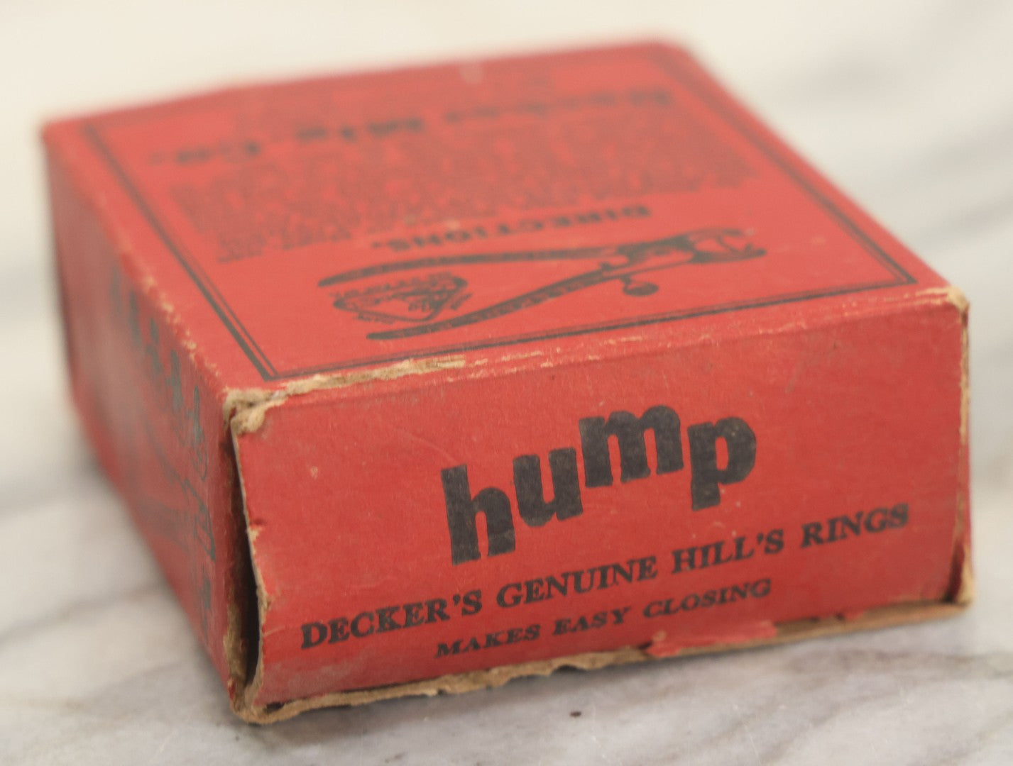 Lot 106 - Vintage Decker's Hump Hill's Copper Pig Nose Rings, No. 1, In Original Advertising Box With Contents, Keokuk, Iowa