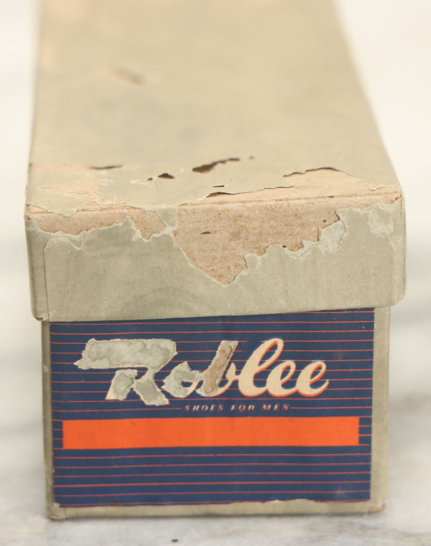 Lot 107 - Vintage Plastic Advertising Shoe In Box For Roblee Shoes, Salesman's Sample Novelty