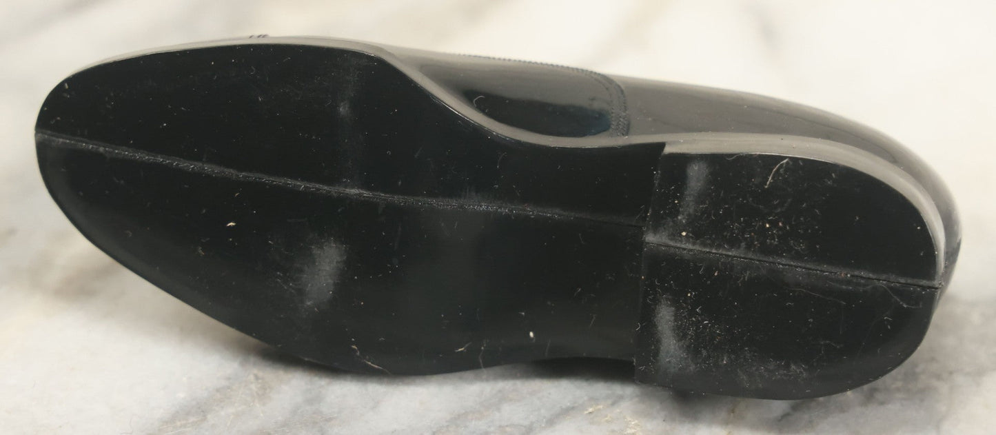 Lot 107 - Vintage Plastic Advertising Shoe In Box For Roblee Shoes, Salesman's Sample Novelty