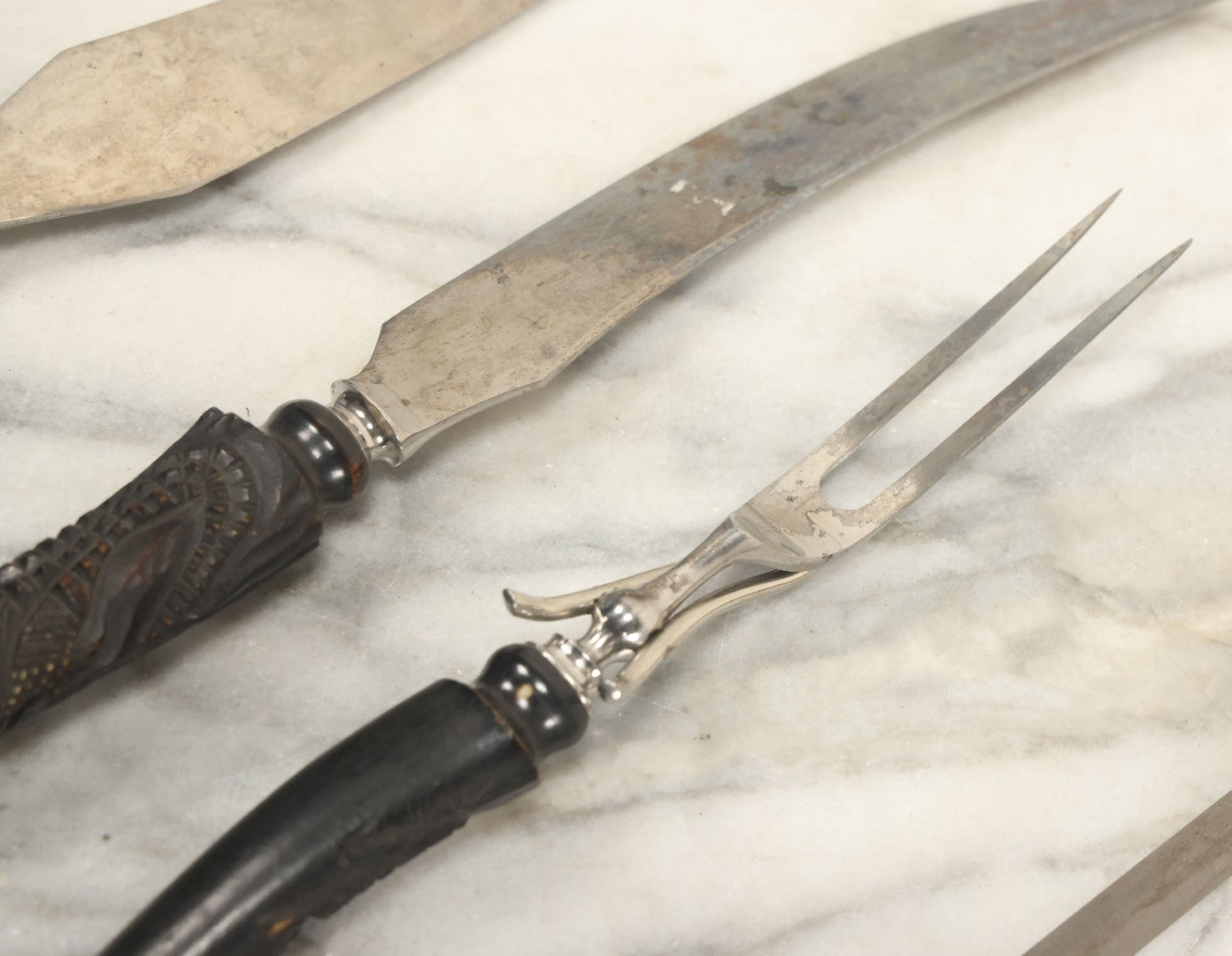 Lot 110 - Grouping Of Five Mixed Carving Utensils Including Carved Alligator Handles