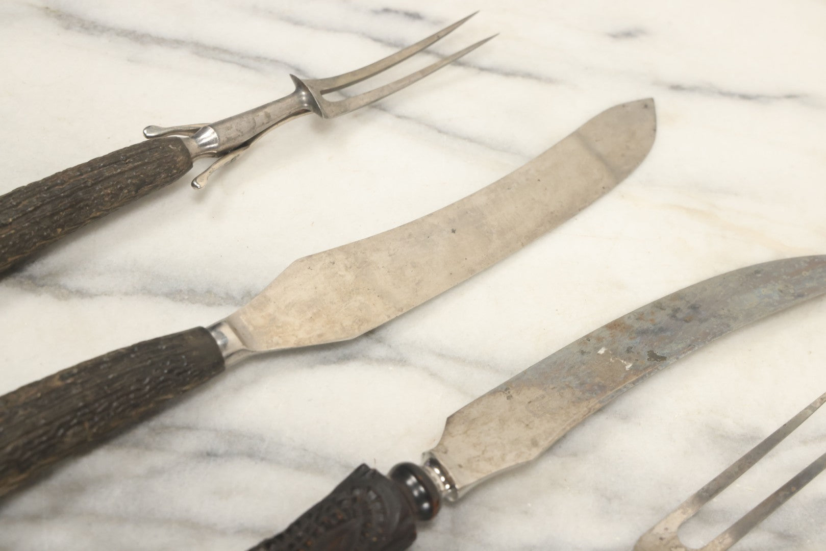 Lot 110 - Grouping Of Five Mixed Carving Utensils Including Carved Alligator Handles