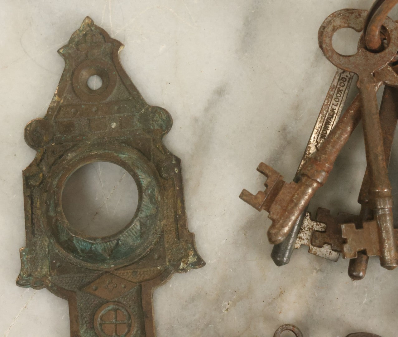 Lot 021 - Grouping Of Ten Antique Skeleton Keys And Two Ornate Antique Doorknob Mount Escutcheons, As Found