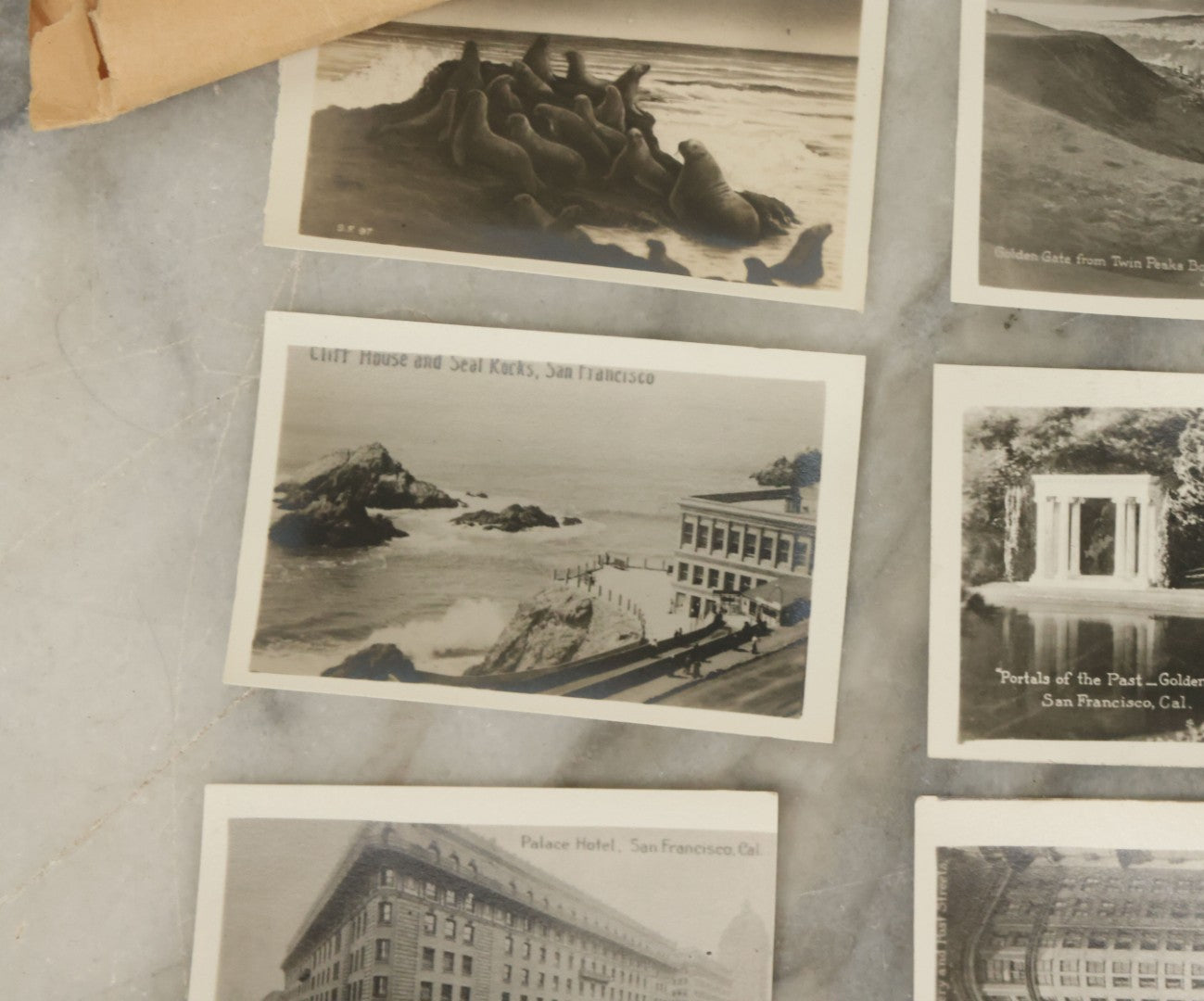 Lot 046 - Souvenir Folder Of 25 Miniature Photograph Prints Of San Francisco, California